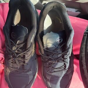 New Balance Men's navy 2002R Sneakers